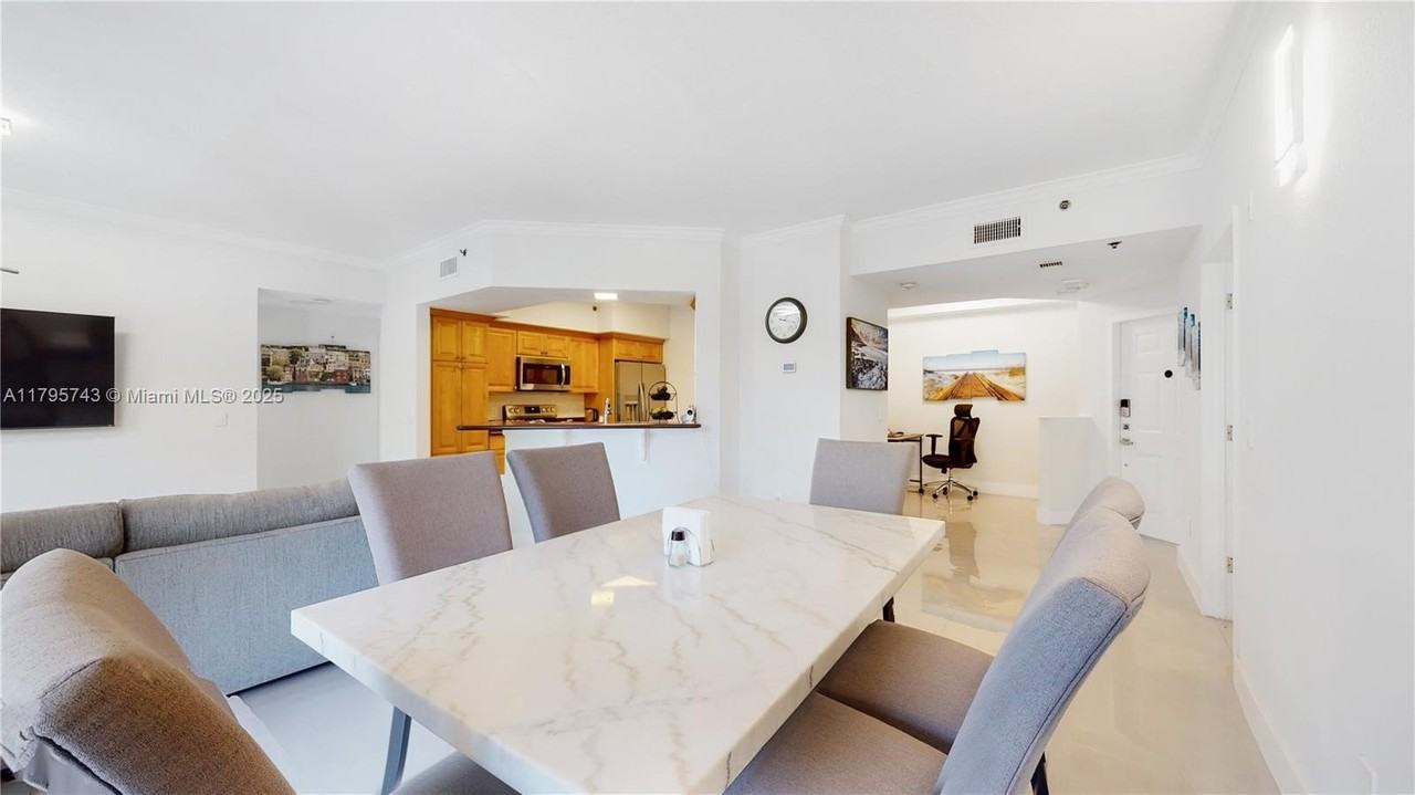 3255 Ne 184th St #12410