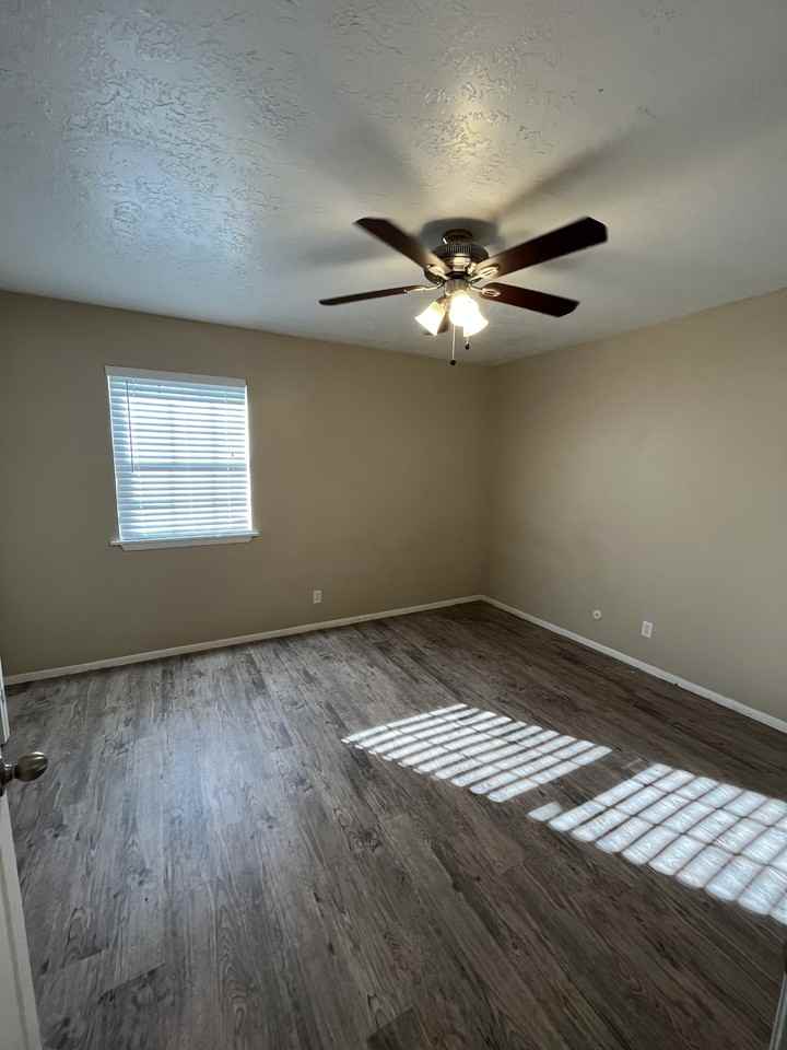 910 North Park Street - Photo 5 of 12