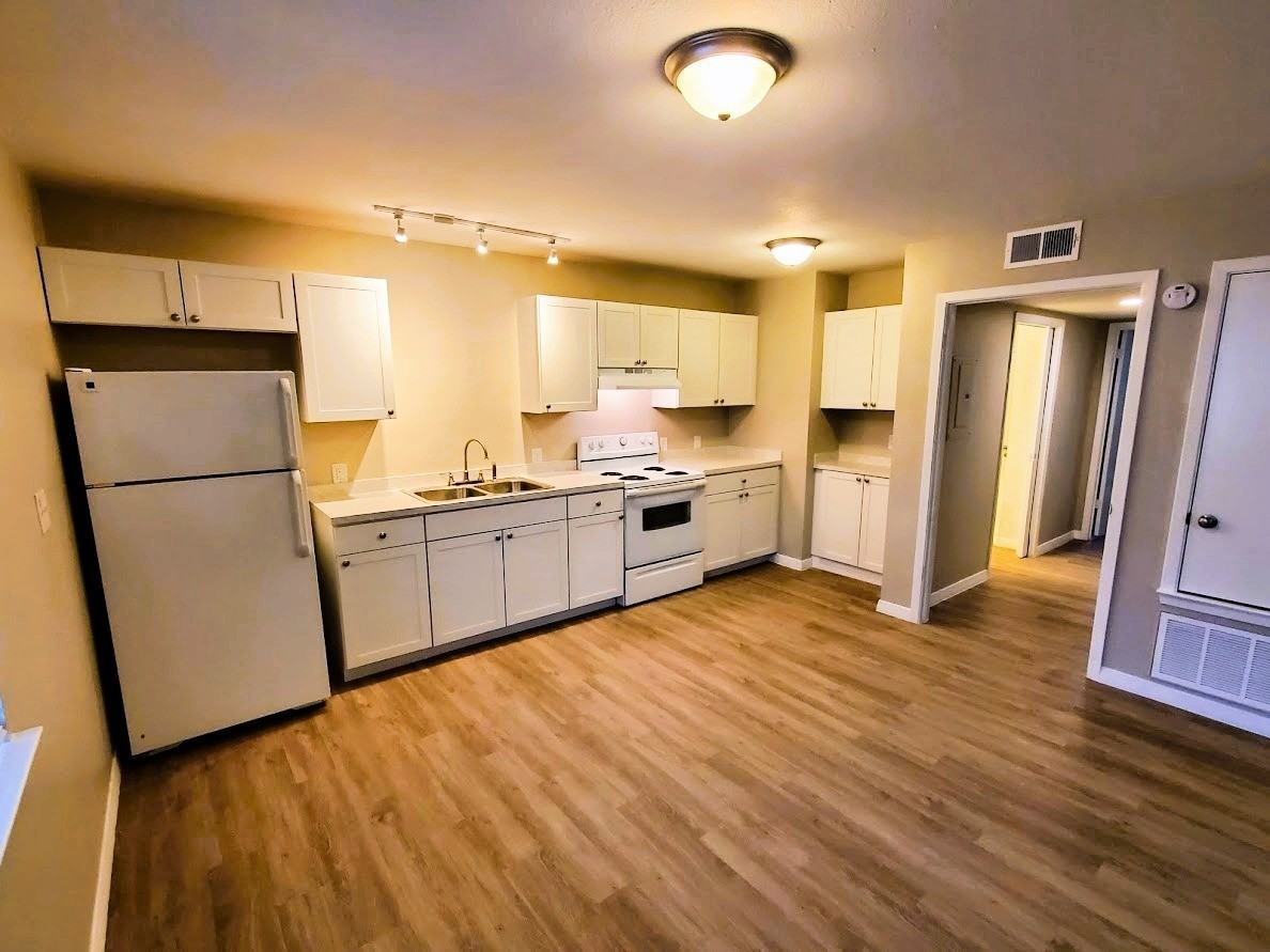 219 Northeast 1st Street - Photo 3 of 20