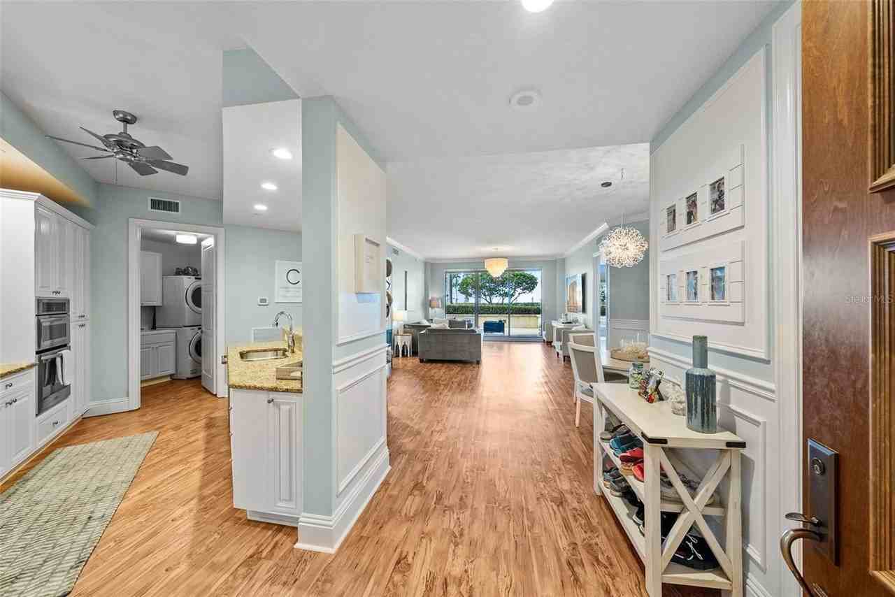 470 Mandalay Ave #303 - Photo 5 of 50