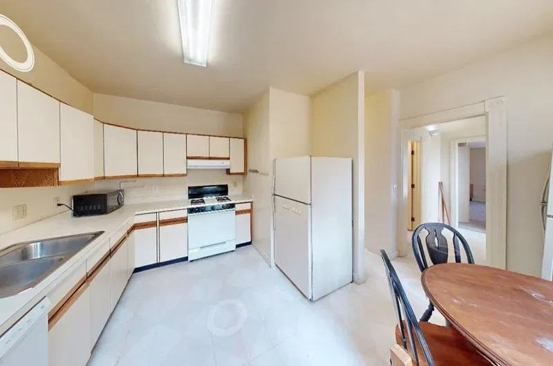 319 Catherine St - Photo 2 of 5