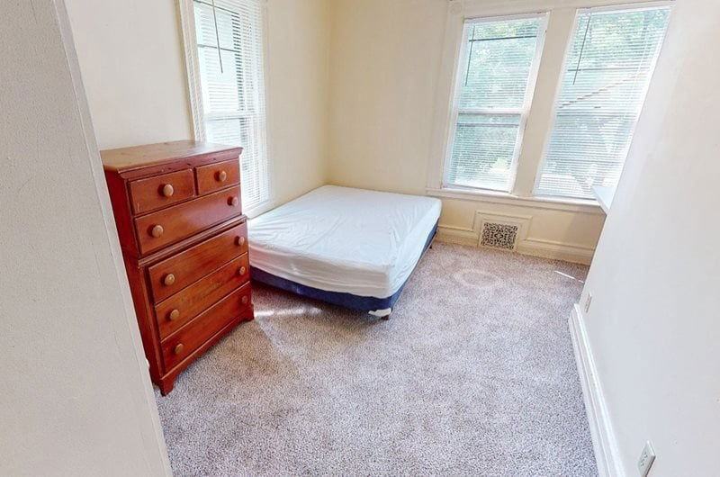 319 Catherine St - Photo 4 of 5