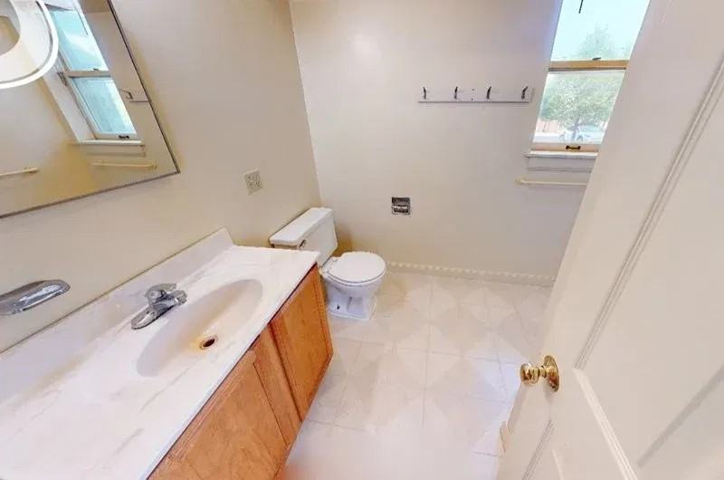 319 Catherine St - Photo 5 of 5