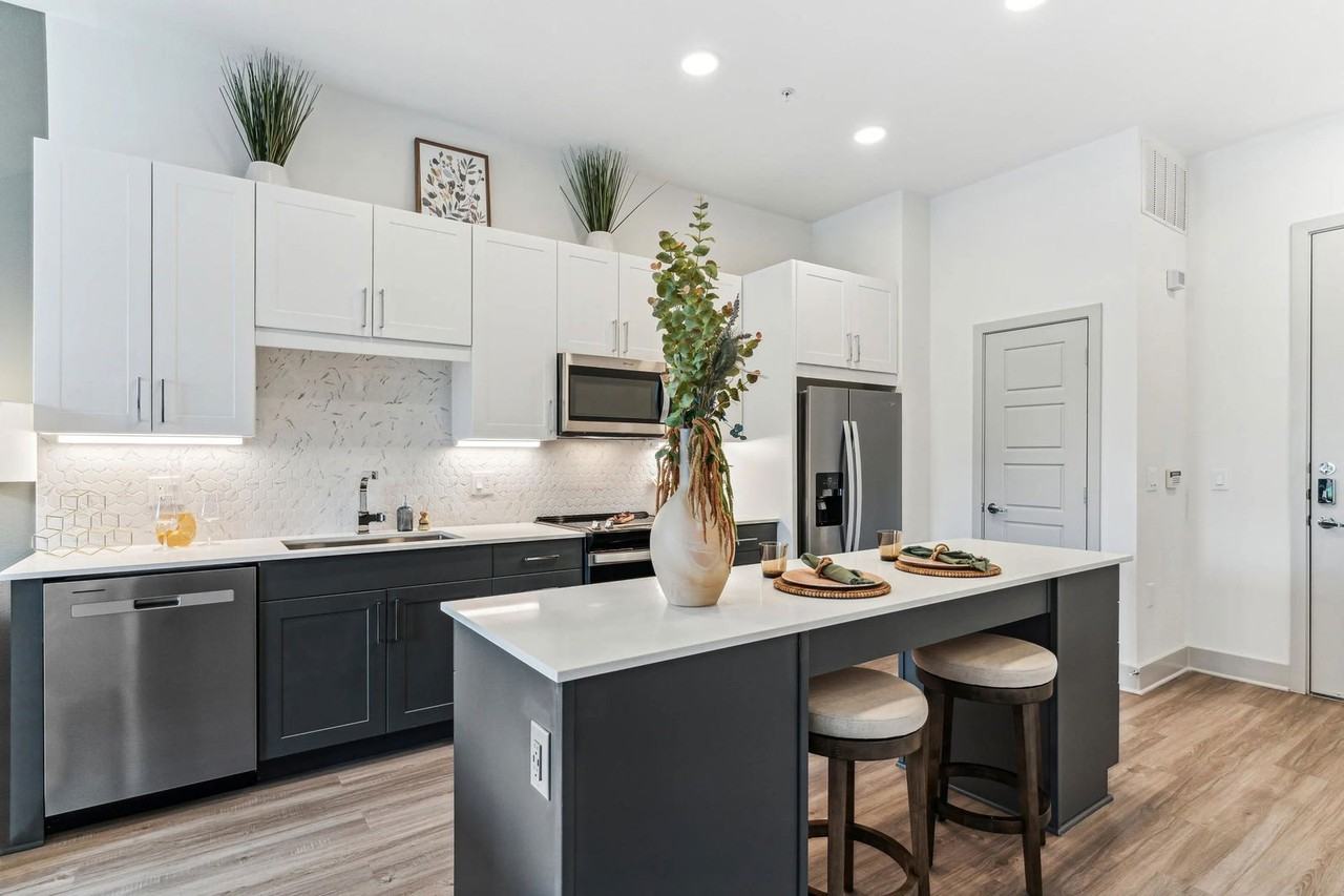 100 W Interstate Highway 635