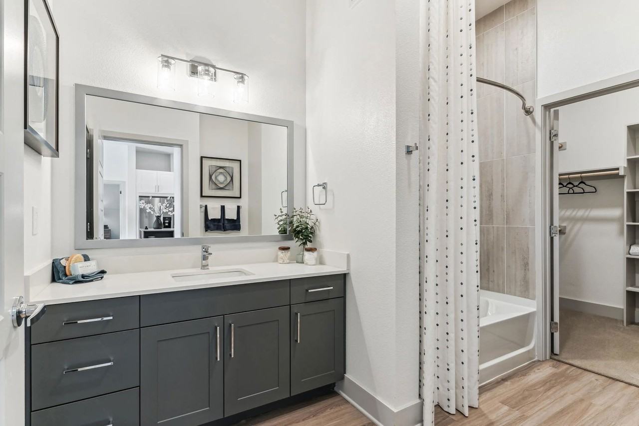 100 W Interstate Highway 635 - Photo 2 of 8