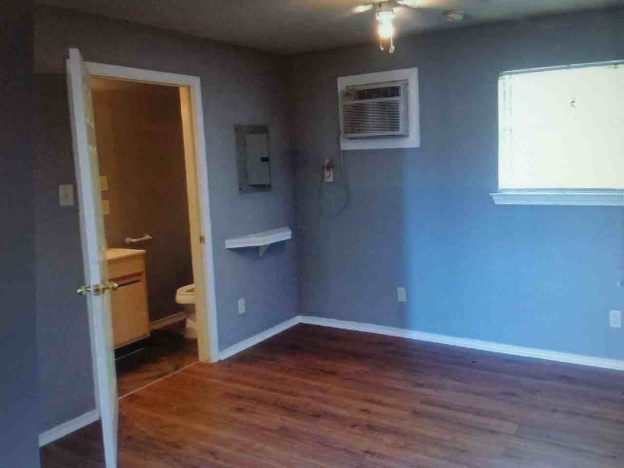 1976 Quality Blvd - Photo 6 of 8