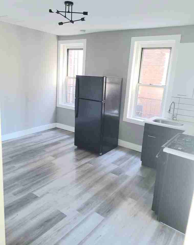 168 Bloomfield Ave #2 - Photo 2 of 4