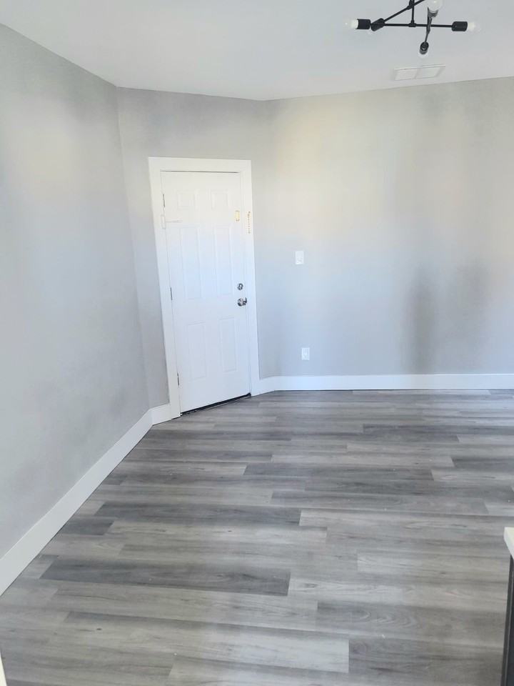 168 Bloomfield Ave #2 - Photo 3 of 4