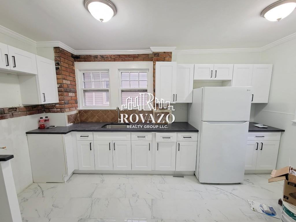 143 Bailey Ave - Photo 2 of 8