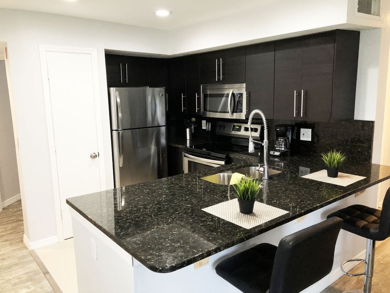 7220 Westpointe Blvd - Photo 7 of 8