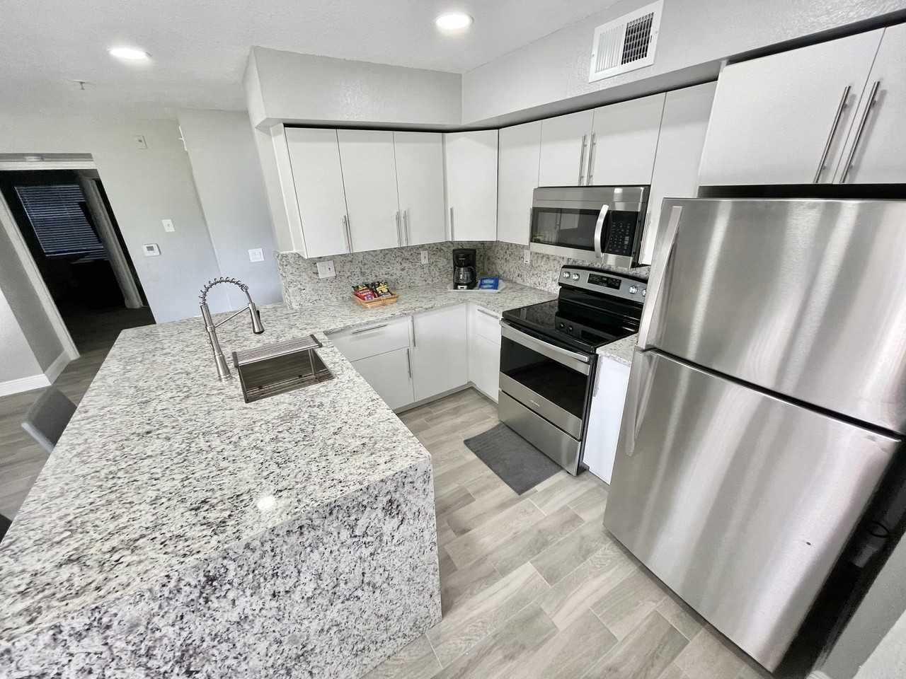 7210 Westpointe Blvd - Photo 4 of 8
