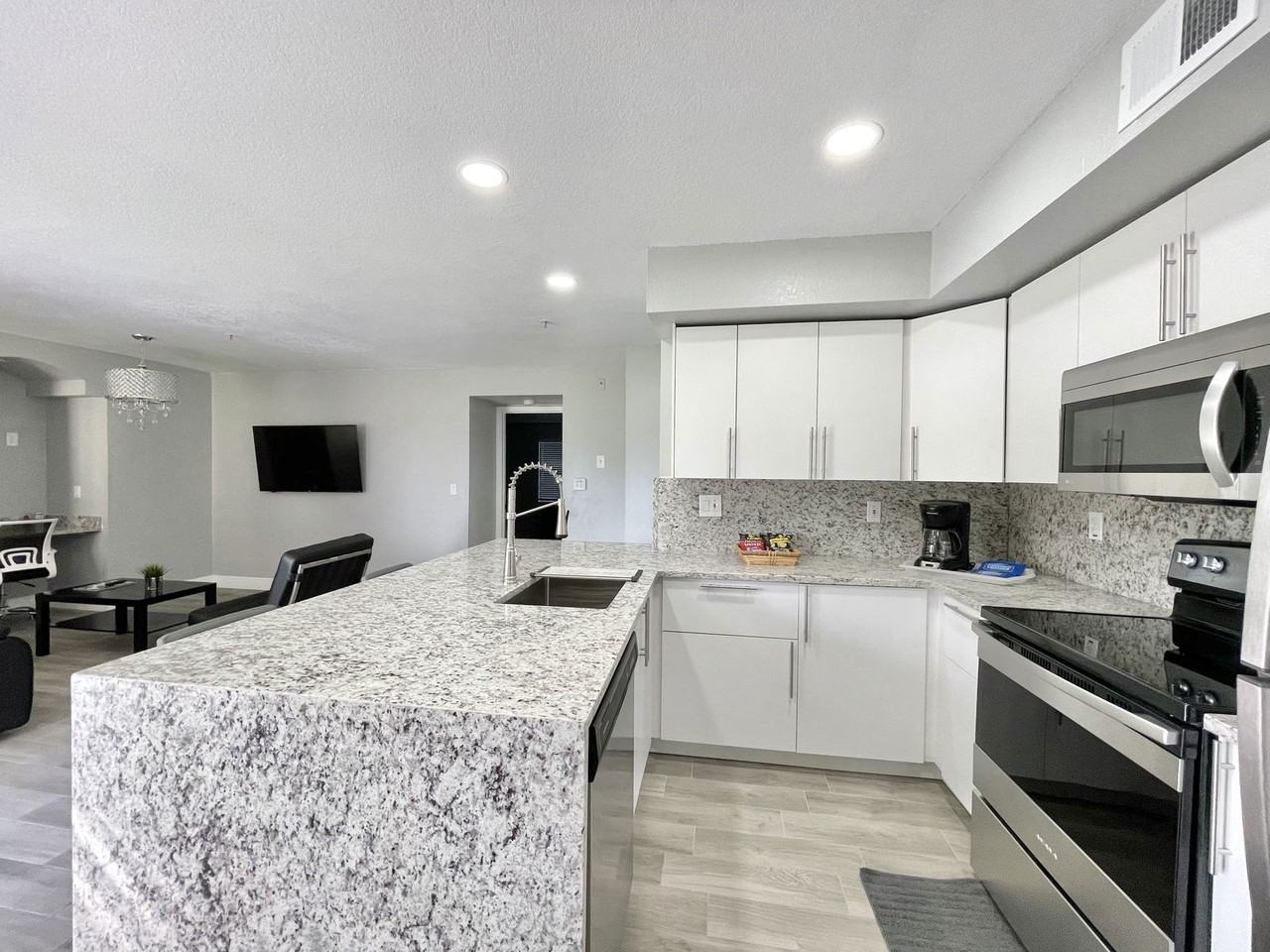 7210 Westpointe Blvd - Photo 5 of 8
