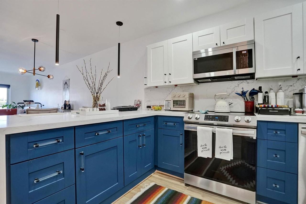 Ne 33rd Ct - Photo 2 of 8