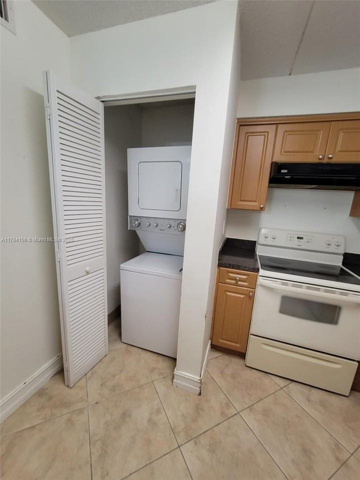 6045 Nw 186th St #101 - Photo 5 of 8