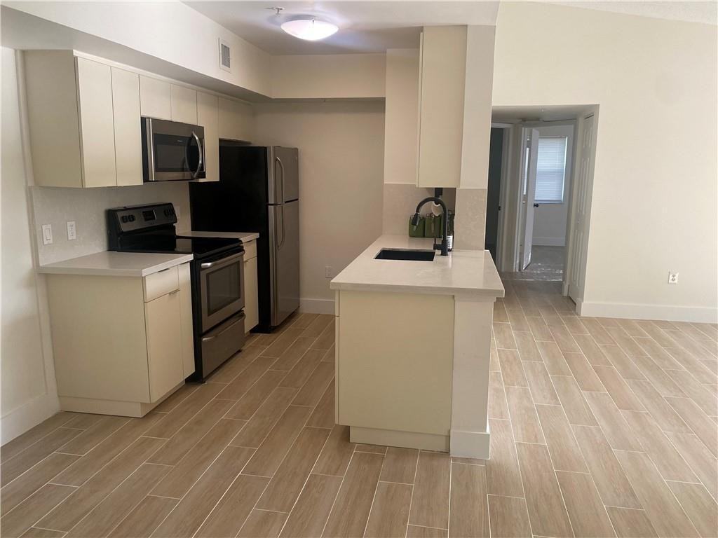 Centergate Dr #114 - Photo 4 of 7