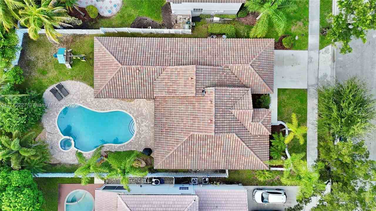 Verona Lake Dr - Photo 3 of 8