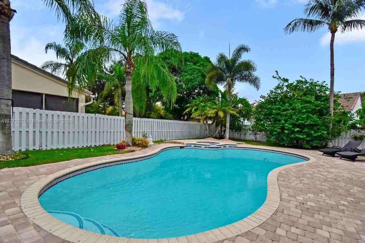 Verona Lake Dr - Photo 6 of 8