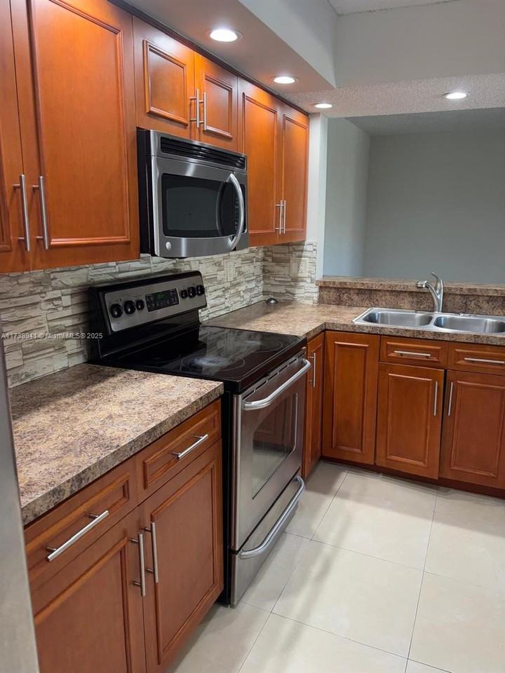 Nw 57th Ave #200 - Photo 4 of 4