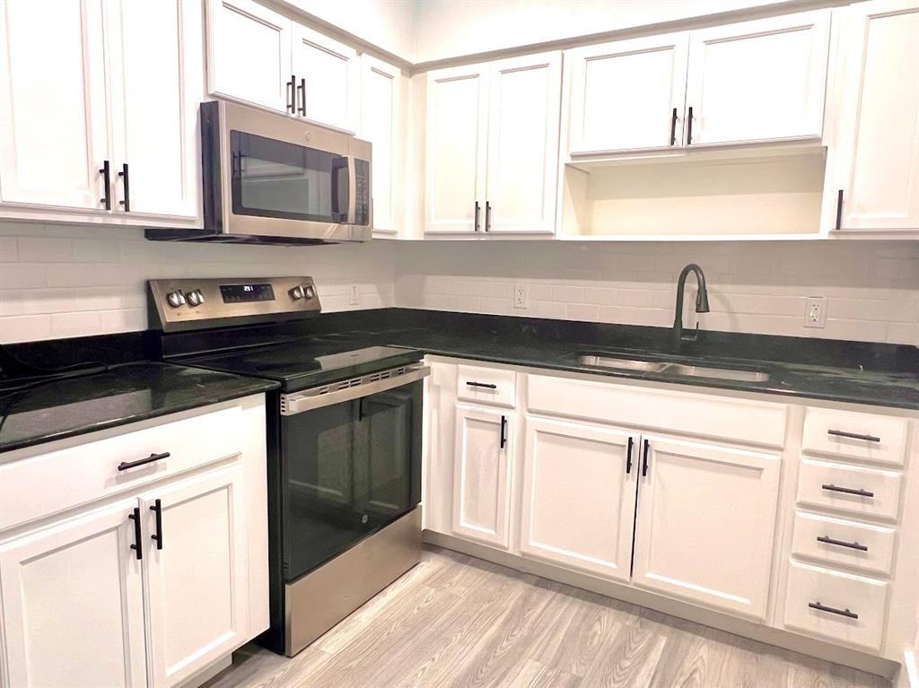 651 Sw 28th Dr - Photo 3 of 8