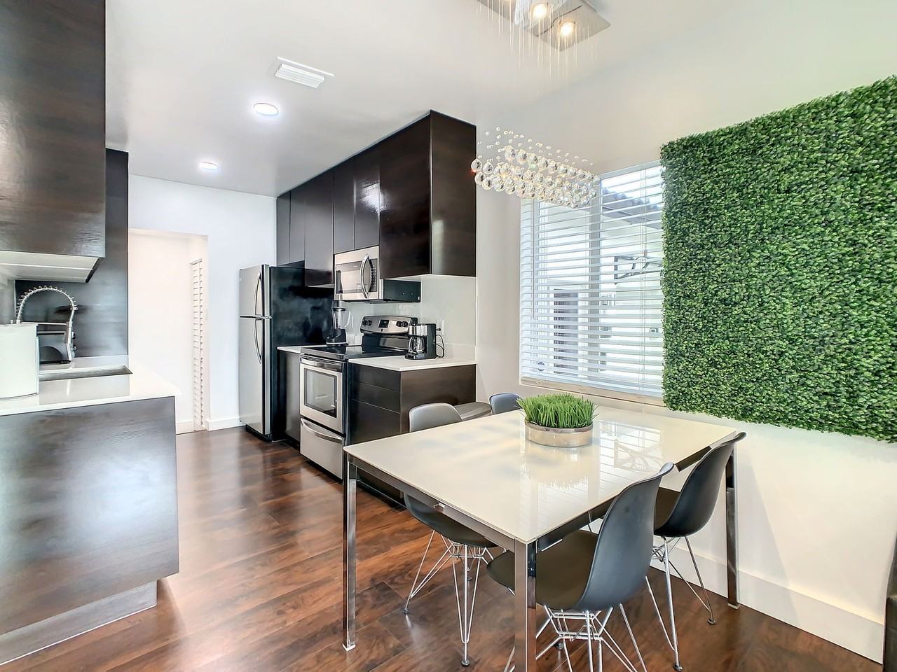 Sw 36th Ave #A - Photo 4 of 8