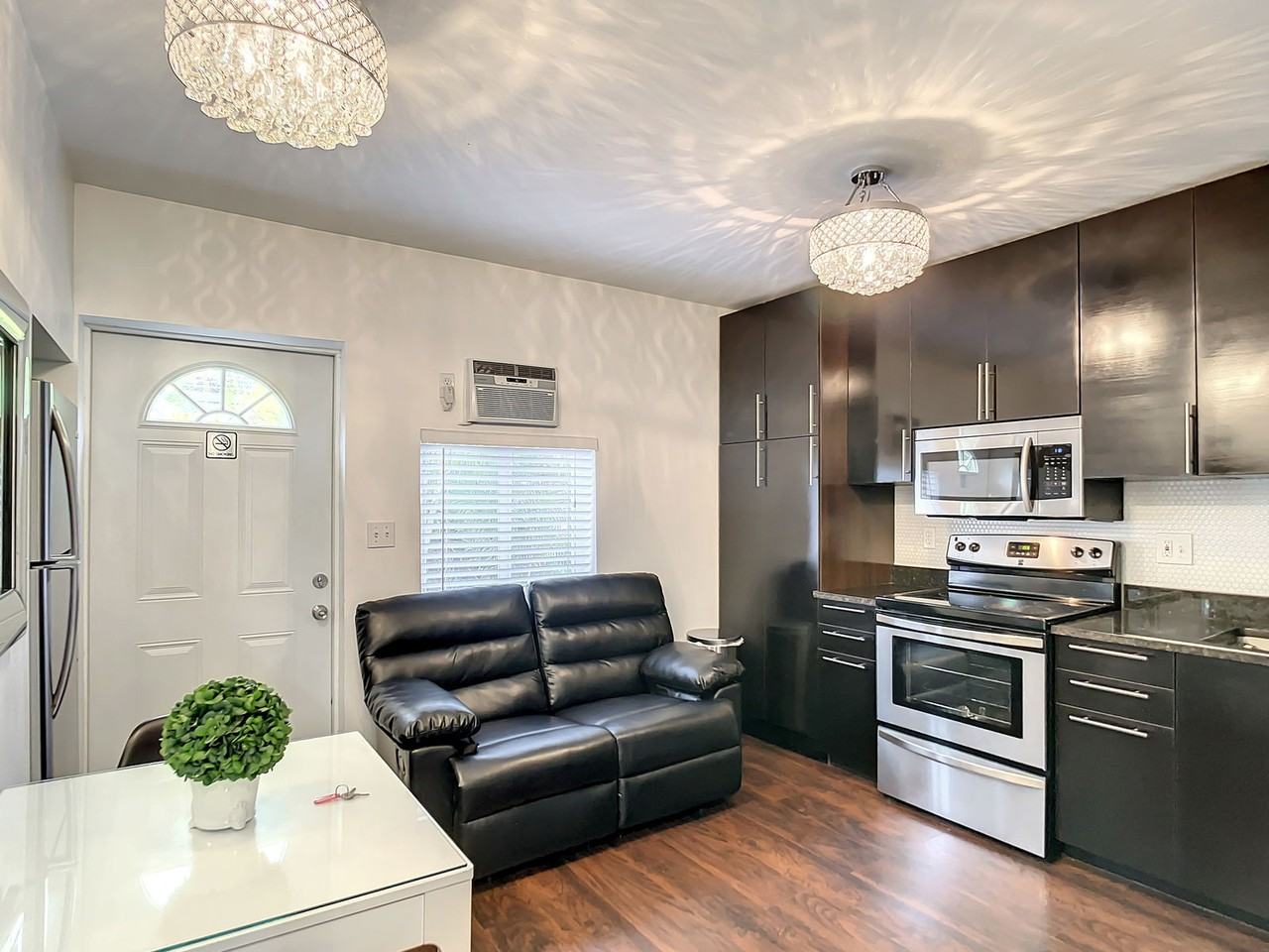 Sw 36th Ave #B - Photo 2 of 8