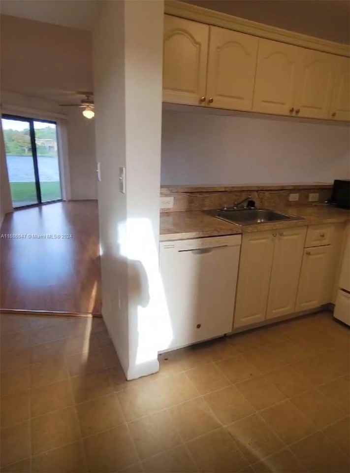 9781 Nob Hill Ct - Photo 2 of 8