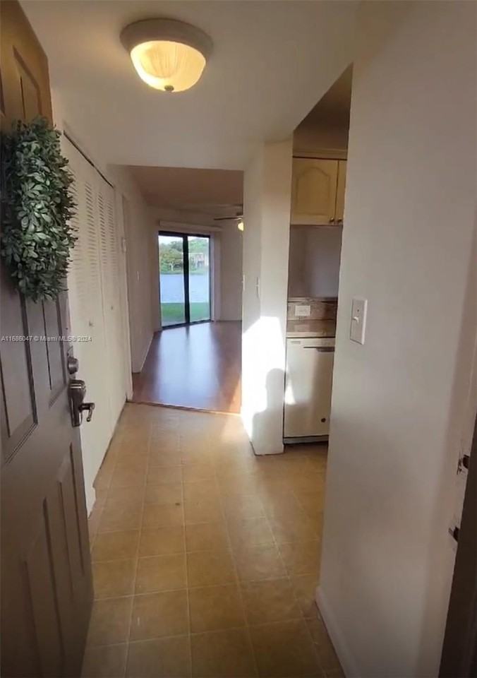 9781 Nob Hill Ct - Photo 3 of 8