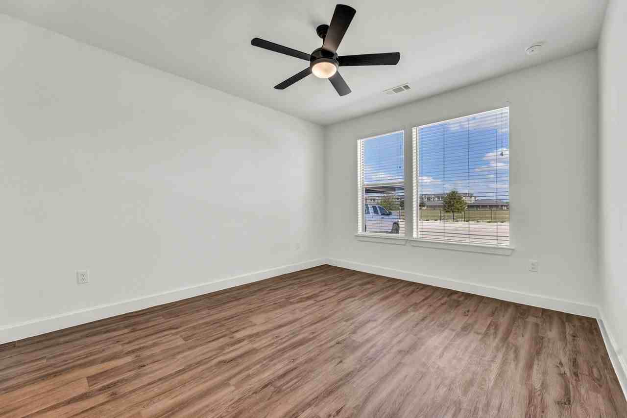 355 Dragoon Xing #4101 - Photo 4 of 8