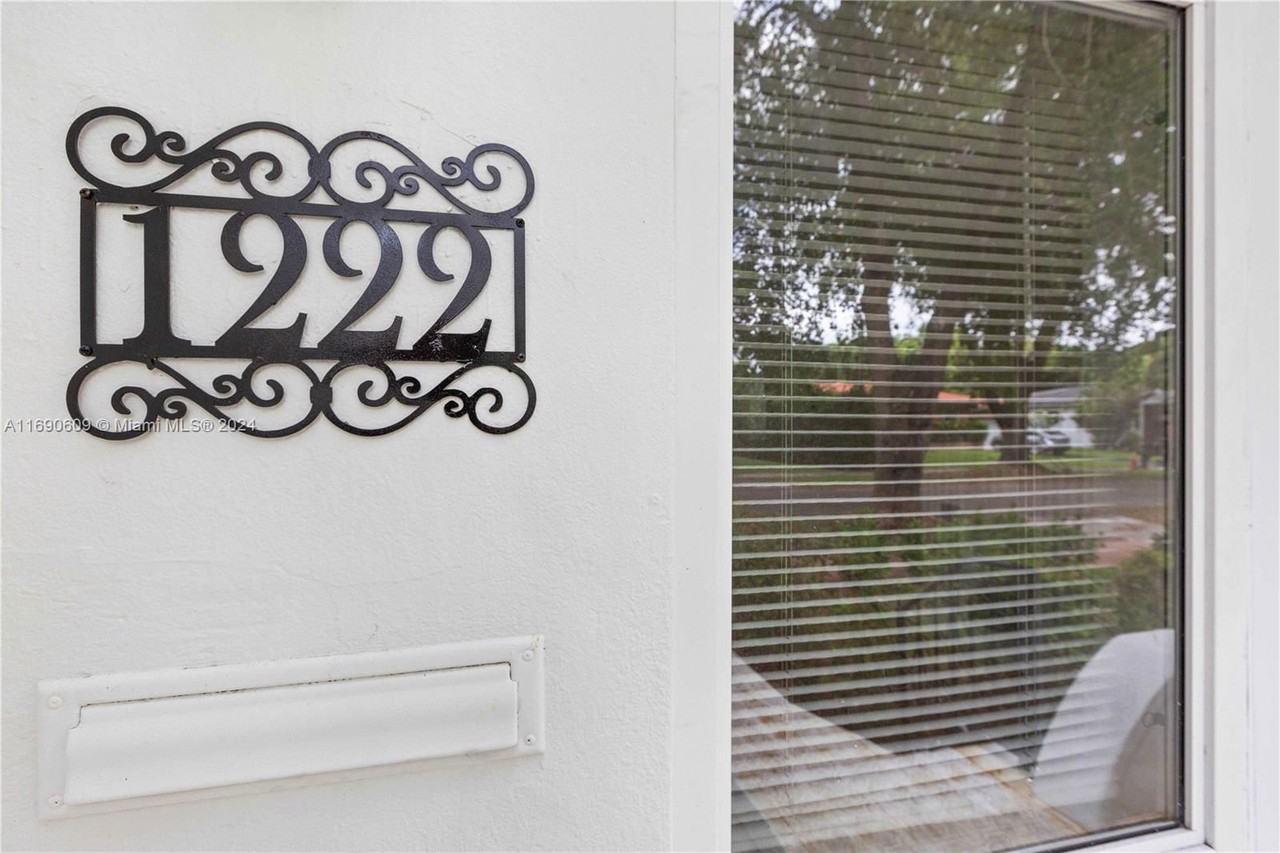 1222 Genoa St - Photo 5 of 8