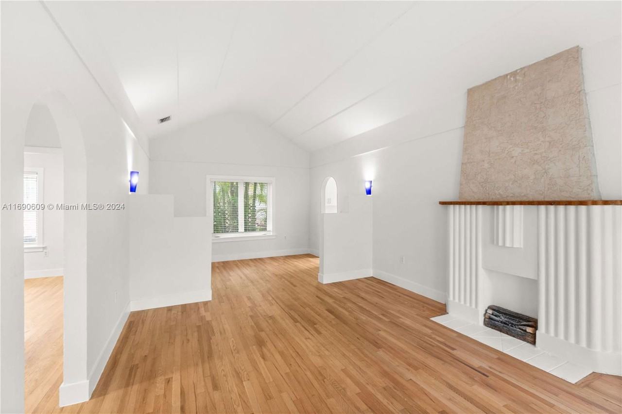 1222 Genoa St - Photo 6 of 8