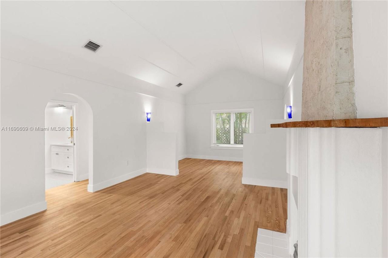 1222 Genoa St - Photo 7 of 8