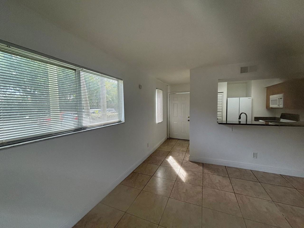 3473 Nw 44th St #102 - Photo 5 of 8