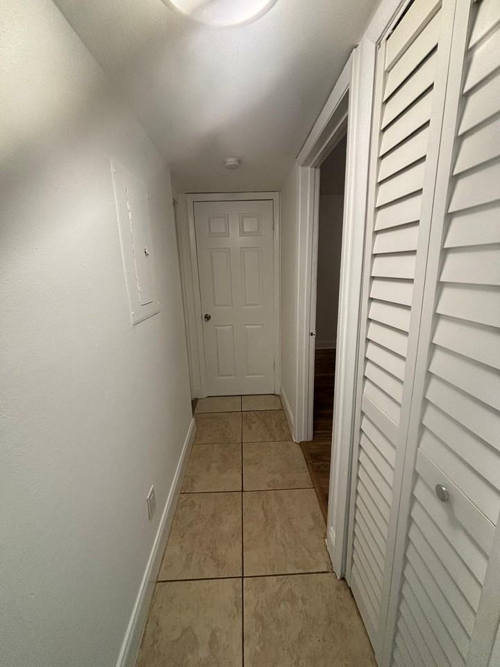 3473 Nw 44th St #102 - Photo 7 of 8