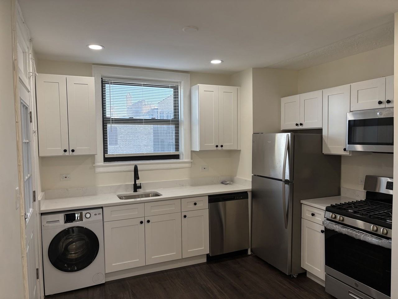 5509 N Lincoln Ave #3 - Photo 2 of 8