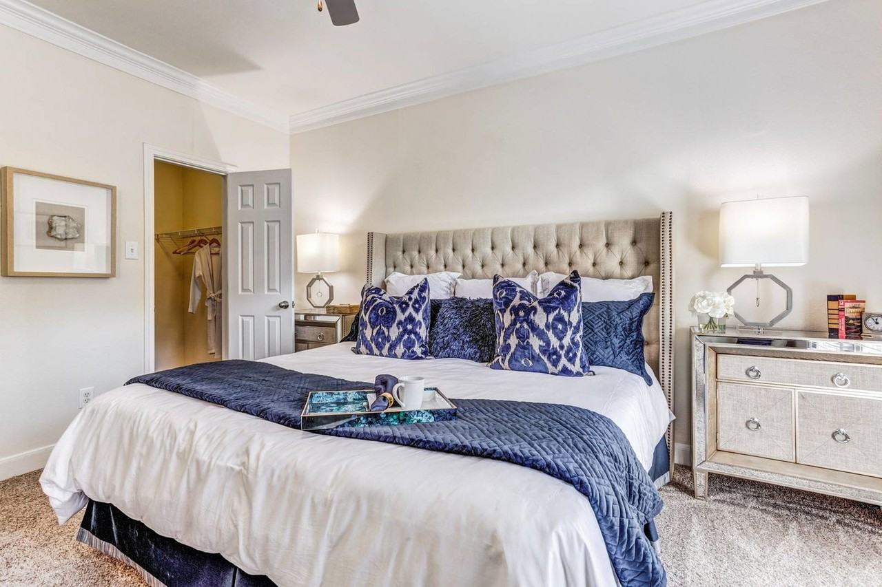 N Post Oak Ln - Photo 7 of 8