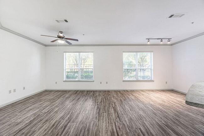 Lakes At 610 Dr - Photo 7 of 8