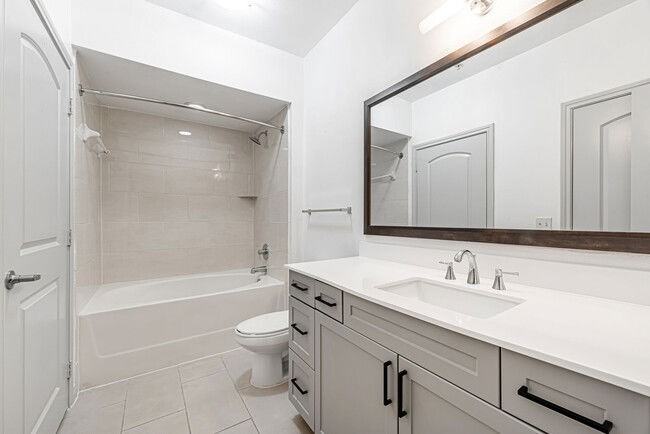 Lakes at 610 Drive - Photo 4 of 8