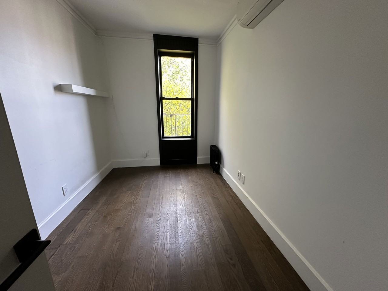 65 3rd Pl #4L - Photo 7 of 8