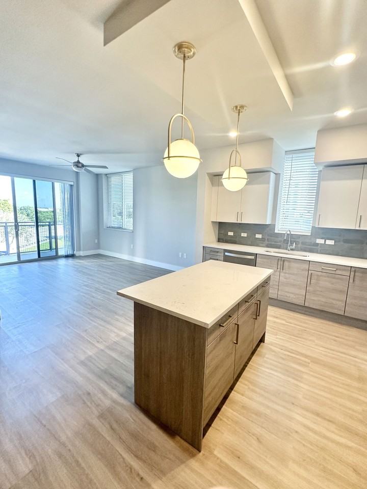 6500 N Andrews Ave - Photo 2 of 8