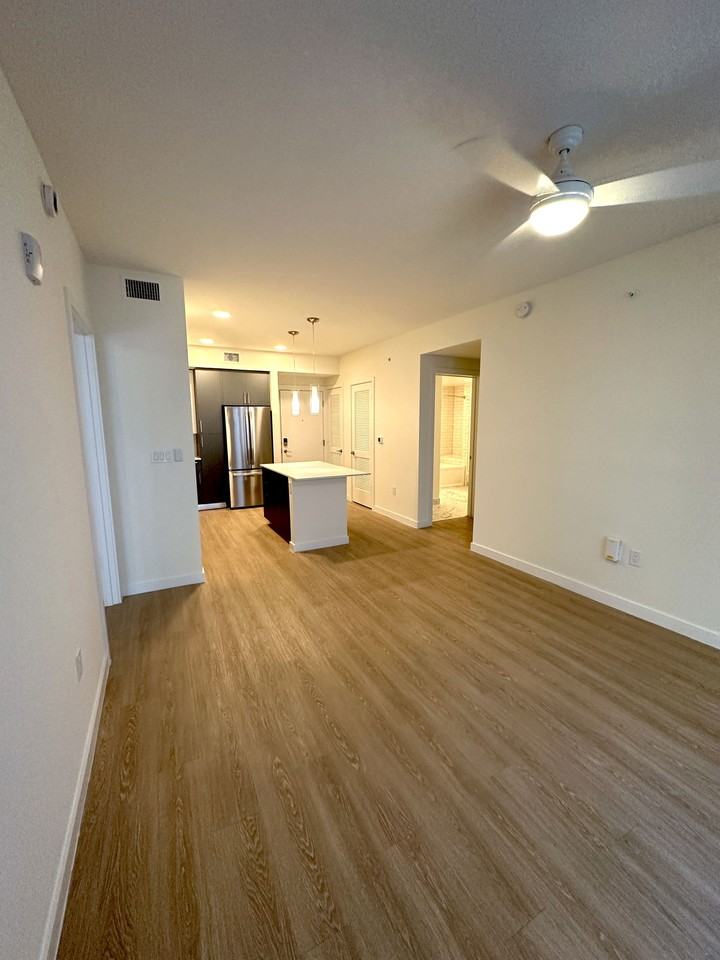 19401 W Dixie Hwy #303 - Photo 5 of 8