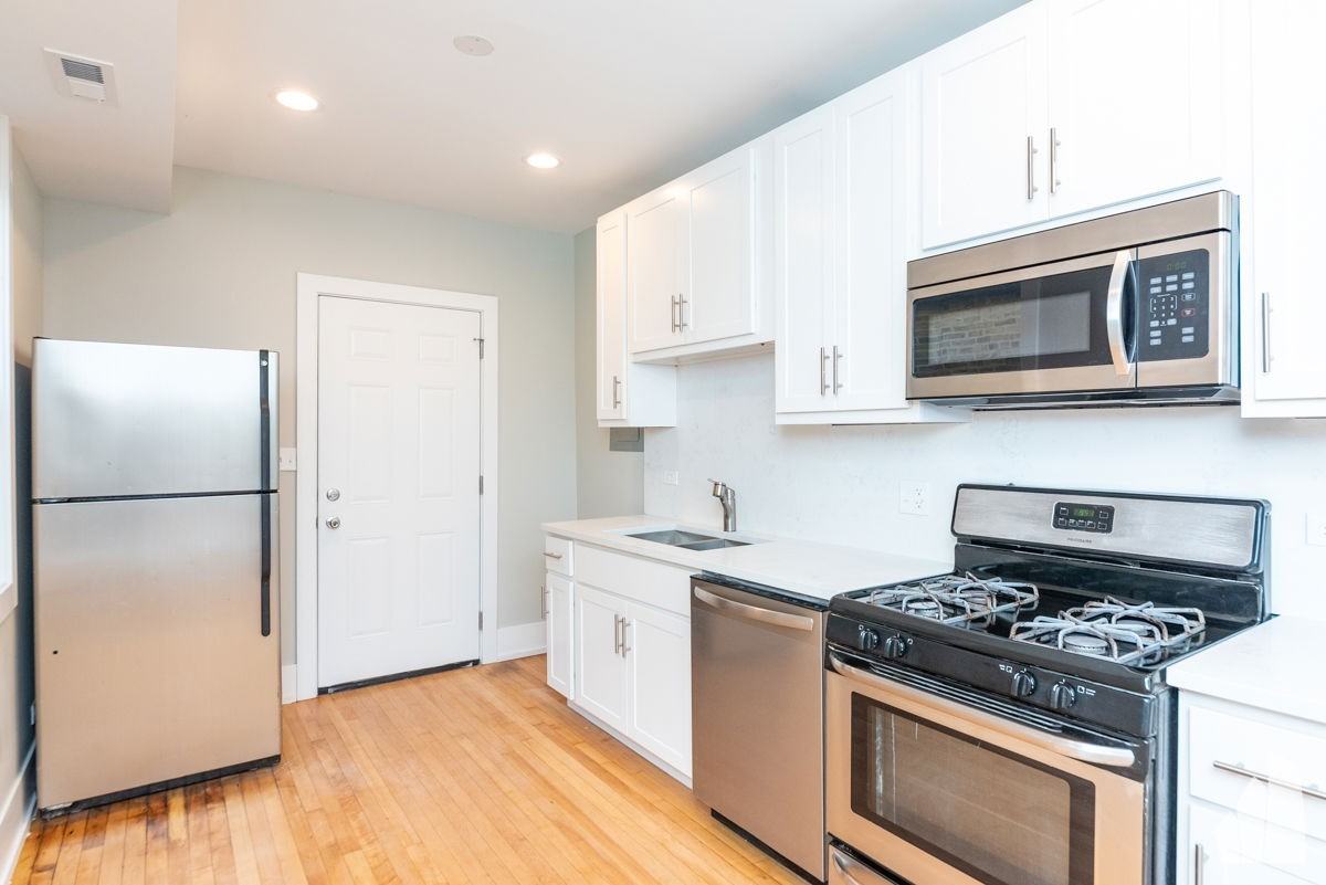 1122 W Addison St #1 - Photo 2 of 8