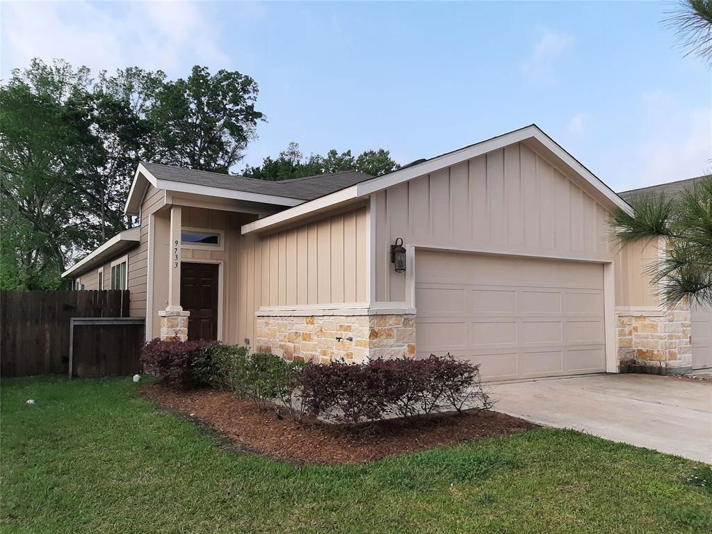 9733 Grosbeak Ln - Photo 2 of 8