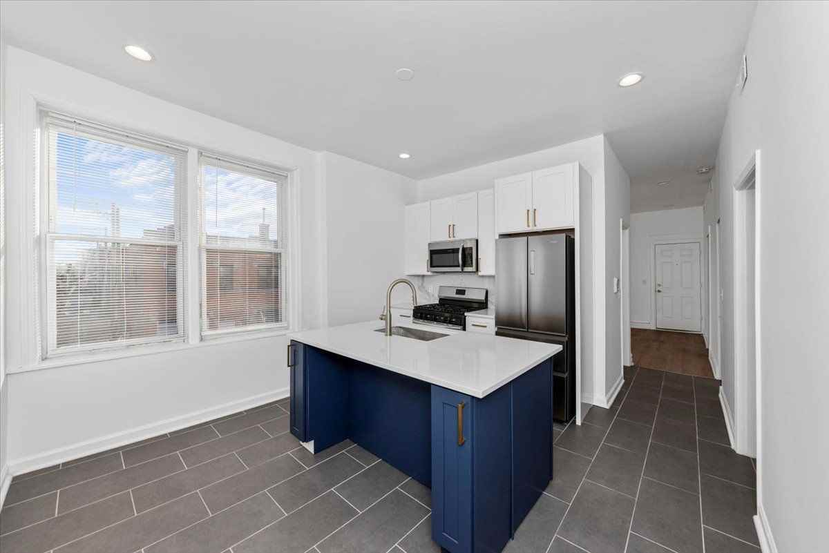 2350 West Charleston Street #3R - Photo 2 of 8