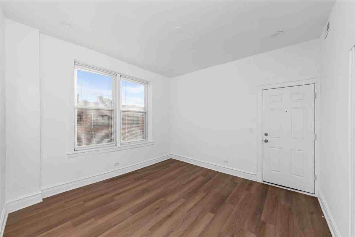 2350 West Charleston Street #3R - Photo 4 of 8