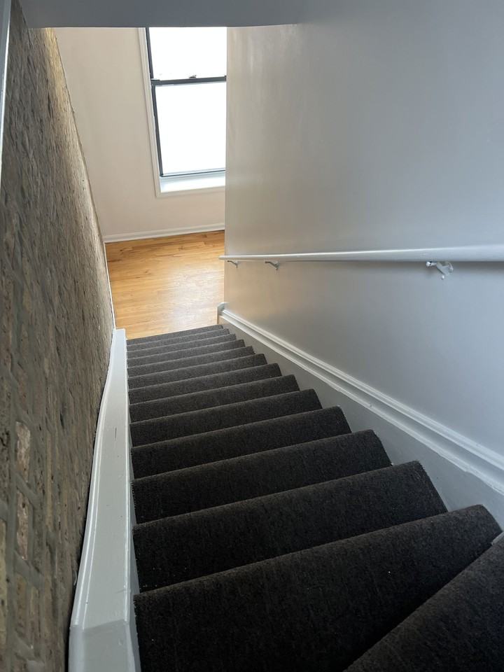 900 N Ashland Ave #3 - Photo 3 of 8