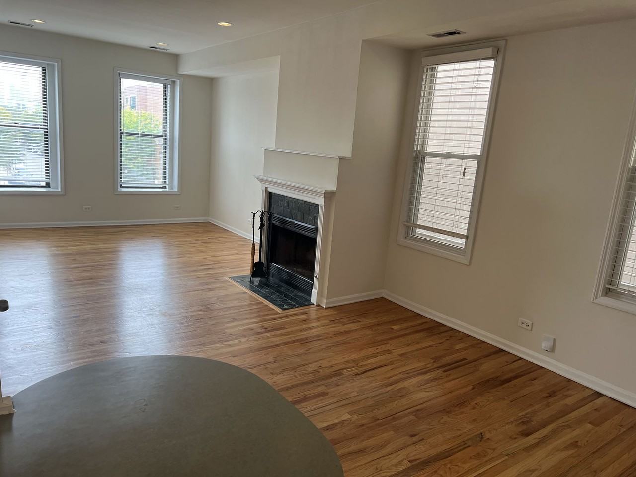 900 N Ashland Ave #3 - Photo 6 of 8