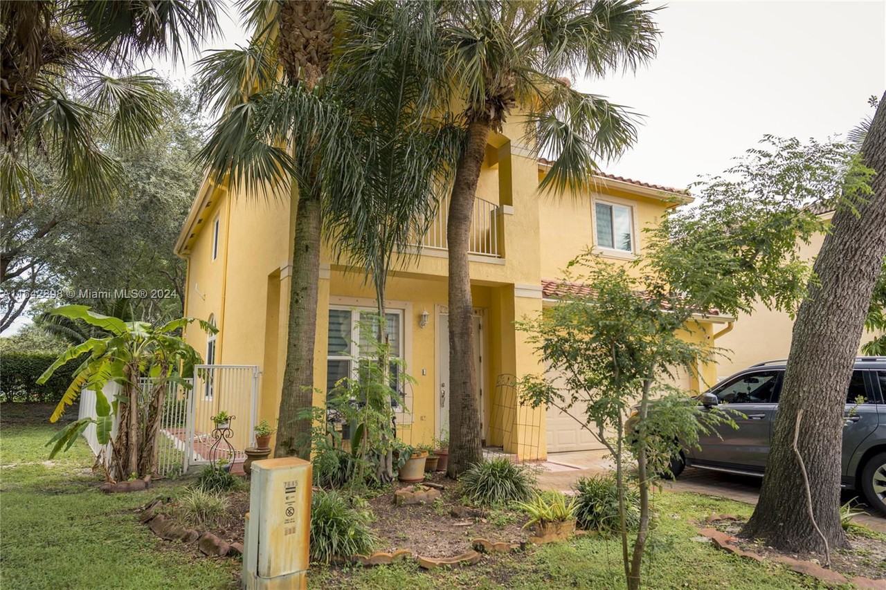 7835 Nw 19th Ct - Photo 2 of 8