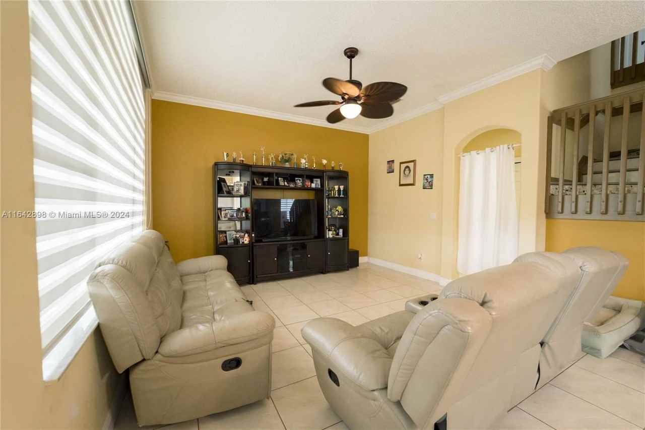 7835 Nw 19th Ct - Photo 7 of 8