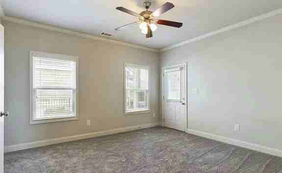 1054 Market St - Photo 5 of 8