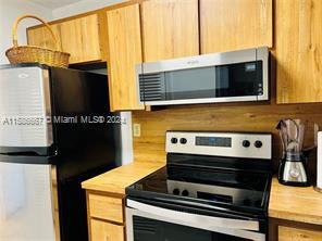 6424 Collins Ave #A303 - Photo 6 of 8